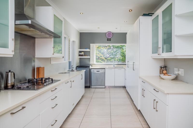 To Let 5 Bedroom Property for Rent in Crofters Valley Western Cape